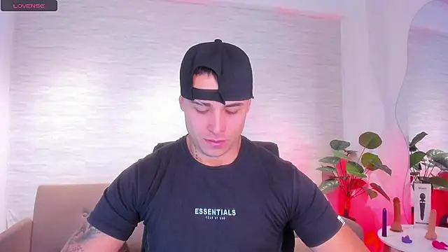 Snapshot of connorsmiith chatting on April 25, 1:41 pm connorsmiith online show from April 25, 1:41 pm