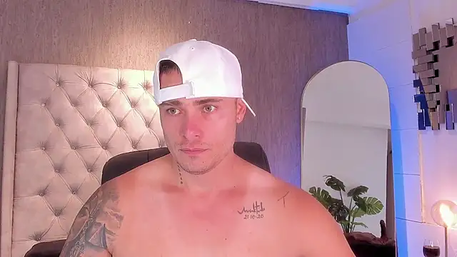 Snapshot of connorsmiith chatting on May 1, 2:05 am connorsmiith online show from May 1, 2:05 am
