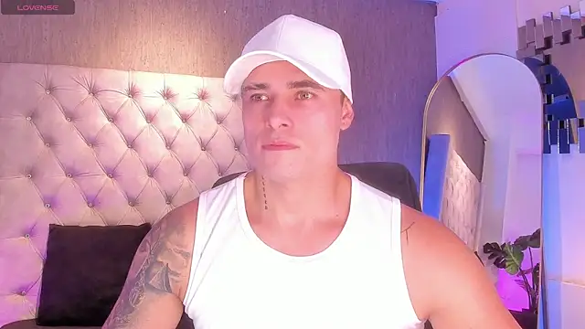 Snapshot of connorsmiith chatting on May 9, 1:22 am connorsmiith online show from May 9, 1:22 am