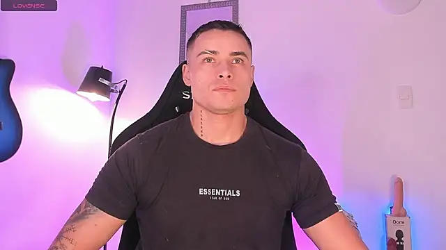 Snapshot of connorsmiith chatting on June 2, 1:57 pm connorsmiith online show from June 2, 1:57 pm