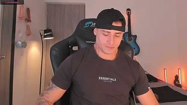 connorsmiith online show from July 27, 12:01 pm
