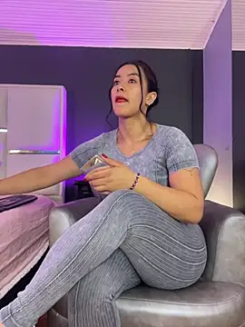 BellaFernandez   online show from July 30, 1:43 pm