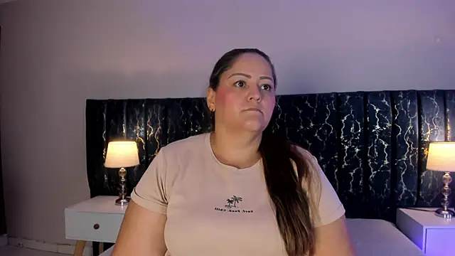 Snapshot of katte_landerr chatting on February 4, 1:06 pm katte landerr online show from February 4, 1:06 pm