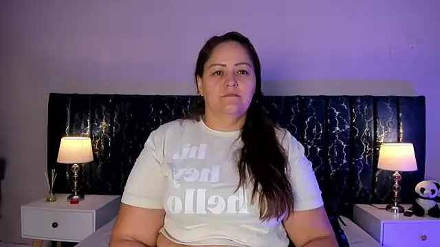 Snapshot of katte_landerr chatting on February 21, 12:39 pm katte landerr online show from February 21, 12:39 pm