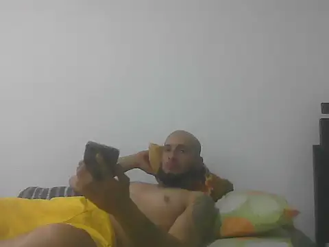 Snapshot of Jorme23 chatting on May 12, 9:34 pm Jorme23 online show from May 12, 9:34 pm
