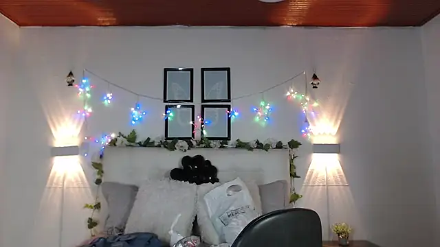 Megan 05  online show from March 31, 7:03 pm