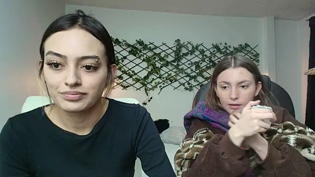 velvet  moon online show from April 12, 9:42 pm