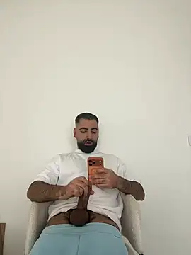 Snapshot of bignasthairy chatting on January 17, 10:09 am bignasthairy online show from January 17, 10:09 am