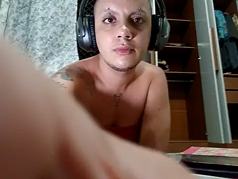 Snapshot of ttransviado chatting on November 12, 5:08 am ttransviado online show from November 12, 5:08 am