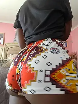 Snapshot of RoyaltyClit chatting on October 27, 8:07 am RoyaltyClit online show from October 27, 8:07 am