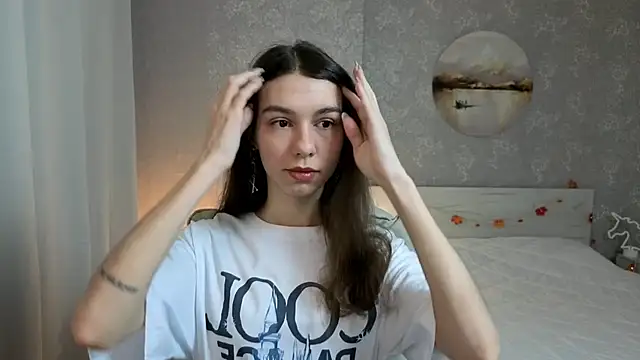 Snapshot of KellyShines chatting on December 4, 10:24 am KellyShines online show from December 4, 10:24 am