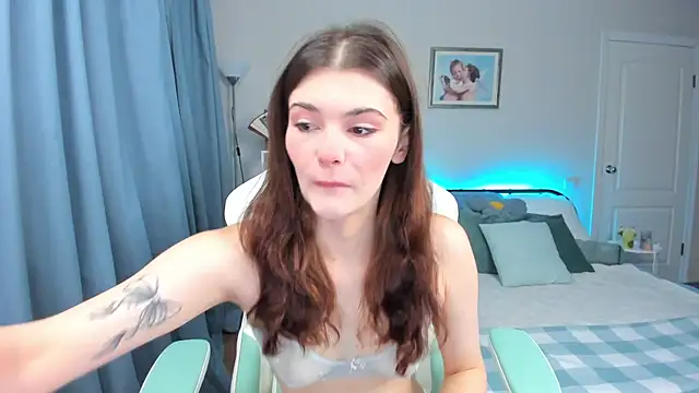 Snapshot of Zoe_Vee chatting on October 4, 3:15 am Zoe Vee online show from October 4, 3:15 am