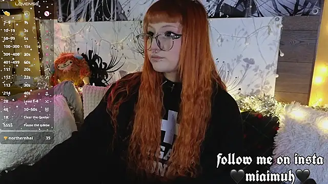 mia  yui online show from December 19, 9:44 pm