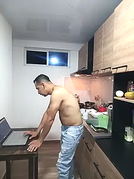 stivenlujan69 online show from November 6, 1:06 am