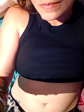 Snapshot of adrielleigh chatting on October 15, 1:50 am adrielleigh online show from October 15, 1:50 am