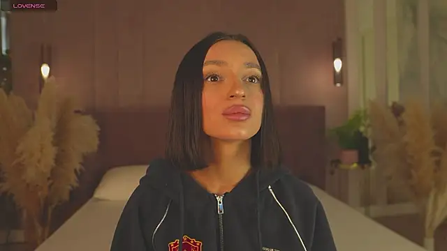 AdoraCortes online show from April 15, 5:03 am