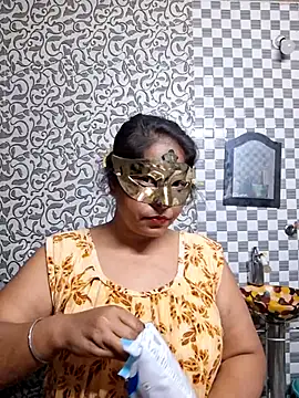 Snapshot of SIMIHOT chatting on June 7, 4:11 pm SIMIHOT online show from June 7, 4:11 pm