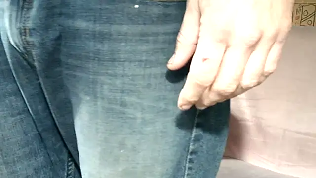 Snapshot of 2playforeplay chatting on December 14, 1:00 am 2playforeplay online show from December 14, 1:00 am