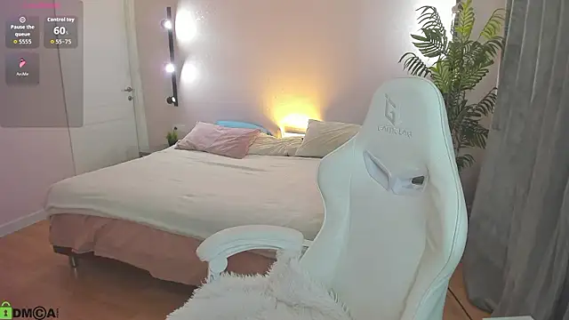 Marie Ellie online show from February 4, 1:44 am