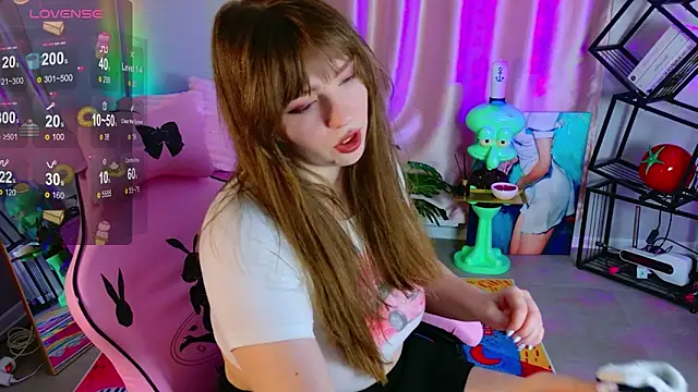 Snapshot of Moon__Bunny chatting on May 8, 1:38 pm Moon Bunny online show from May 8, 1:38 pm