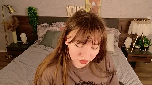 Snapshot of Moon__Bunny chatting on May 9, 1:27 pm Moon Bunny online show from May 9, 1:27 pm