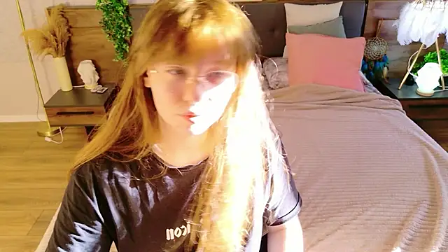 Snapshot of Moon__Bunny chatting on May 29, 3:21 pm Moon Bunny online show from May 29, 3:21 pm