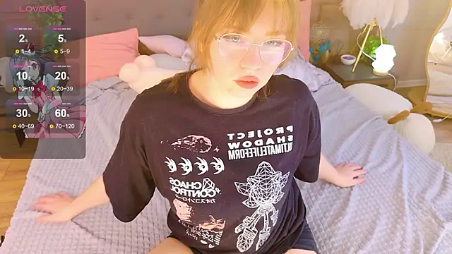 Snapshot of Moon__Bunny chatting on June 6, 3:28 pm Moon Bunny online show from June 6, 3:28 pm