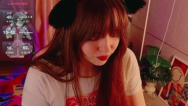 Snapshot of Moon__Bunny chatting on June 11, 12:32 am Moon Bunny online show from June 11, 12:32 am