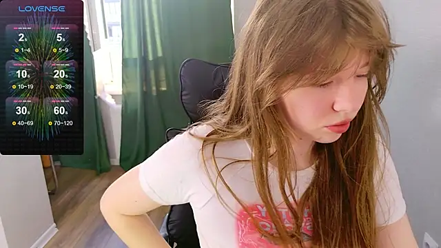 Snapshot of Moon__Bunny chatting on June 19, 3:27 pm Moon Bunny online show from June 19, 3:27 pm