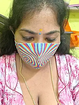 Snapshot of Tamil_Mithra chatting on April 6, 5:52 am Tamil Mithra online show from April 6, 5:52 am