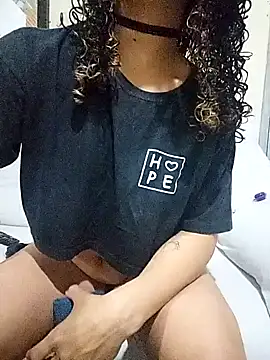 Snapshot of Camilla-23y chatting on October 31, 2:45 am Camilla-23y online show from October 31, 2:45 am