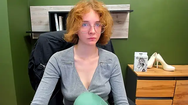 juicyPenny online show from September 12, 6:24 am