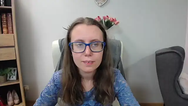 Snapshot of sweetxLizzy chatting on May 15, 4:30 am sweetxLizzy online show from May 15, 4:30 am