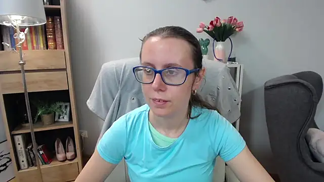 Snapshot of sweetxLizzy chatting on June 9, 4:24 am sweetxLizzy online show from June 9, 4:24 am