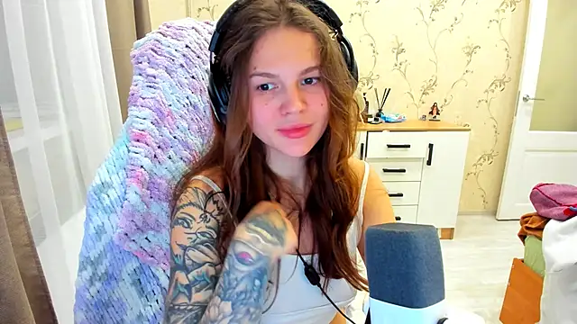 Snapshot of yourdreamm_ chatting on October 19, 2:50 pm yourdreamm online show from October 19, 2:50 pm
