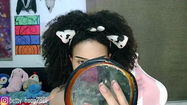Snapshot of bettyboo2801 chatting on May 3, 4:40 am bettyboo2801 online show from May 3, 4:40 am