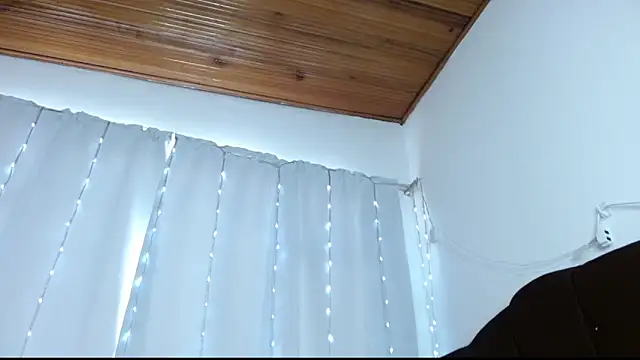 Snapshot of Charlothe_Wright chatting on April 30, 6:03 pm Charlothe Wright online show from April 30, 6:03 pm
