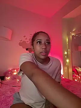 Snapshot of _Zahara_ chatting on May 18, 7:03 am Zahara online show from May 18, 7:03 am