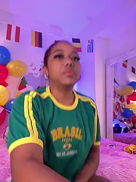 Snapshot of _Zahara_ chatting on June 16, 10:56 pm Zahara online show from June 16, 10:56 pm