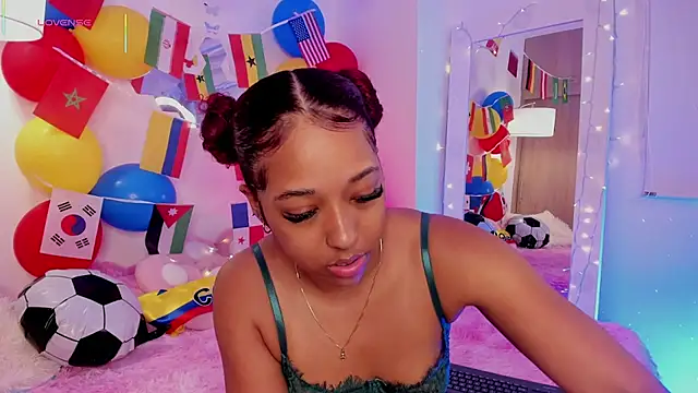 Snapshot of _Zahara_ chatting on June 23, 11:03 pm Zahara online show from June 23, 11:03 pm