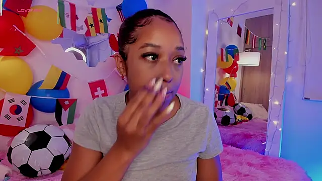 Snapshot of _Zahara_ chatting on June 27, 11:10 pm Zahara online show from June 27, 11:10 pm