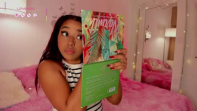 Snapshot of _Zahara_ chatting on August 2, 3:27 am Zahara online show from August 2, 3:27 am