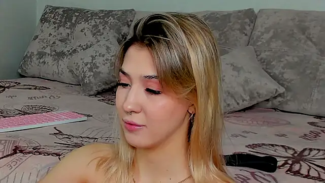 Snapshot of Bella_svon chatting on December 5, 4:25 pm Bella svon online show from December 5, 4:25 pm