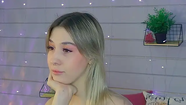 Snapshot of Bella_svon chatting on February 2, 5:22 pm Bella svon online show from February 2, 5:22 pm