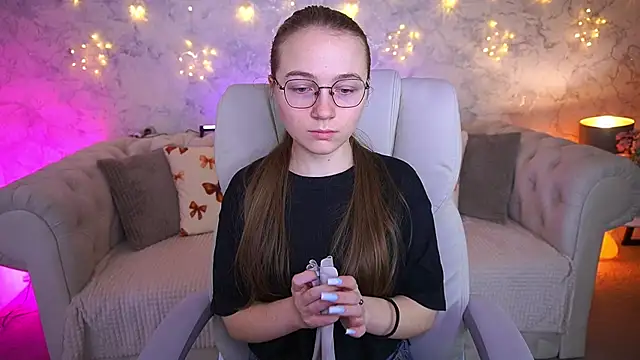 ArrinaWairr online show from March 20, 7:35 am