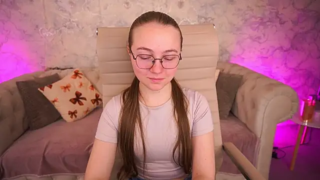 Snapshot of ArrinaWairr chatting on May 15, 6:42 am ArrinaWairr online show from May 15, 6:42 am