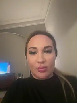 NellyExtraa online show from March 24, 10:15 pm