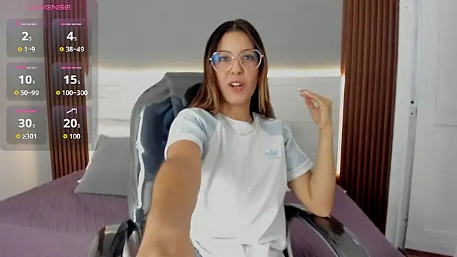 Snapshot of Emmy_Meadows chatting on September 22, 7:05 pm Emmy Meadows online show from September 22, 7:05 pm