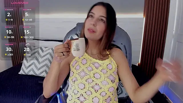 Snapshot of Emmy_Meadows chatting on October 2, 7:21 pm Emmy Meadows online show from October 2, 7:21 pm