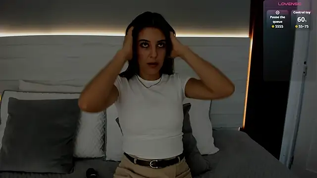 Snapshot of Emmy_Meadows chatting on October 4, 7:23 pm Emmy Meadows online show from October 4, 7:23 pm